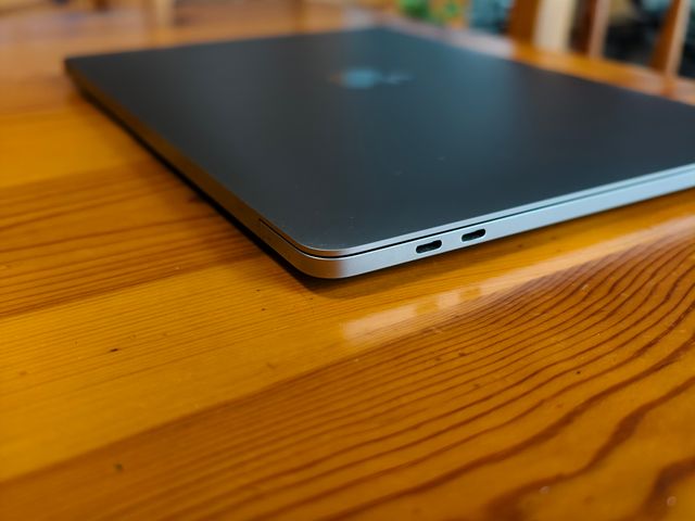MacBook Pro 13" Cinzento Apple Prateado