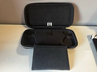 Nintendo Switch - Blanca y Negra