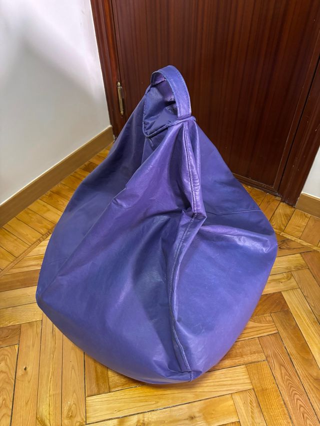 Puff morado piel sintética XL. PRECIO NEGOCIABLE