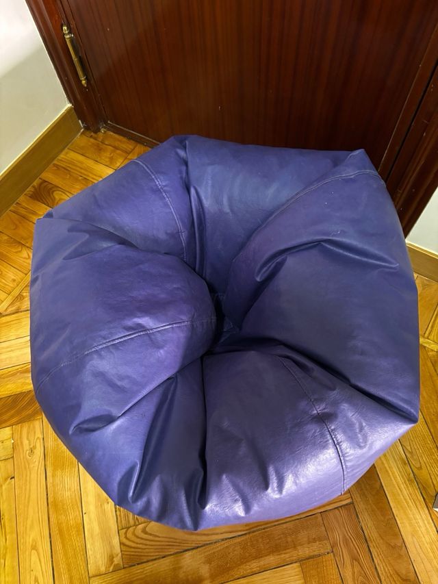 Puff morado piel sintética XL. PRECIO NEGOCIABLE