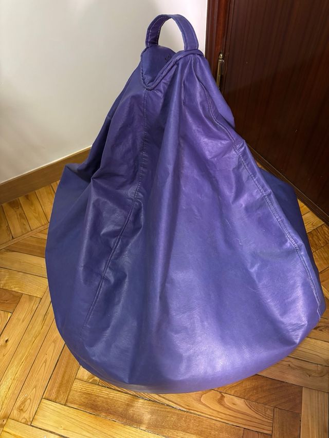 Puff morado piel sintética XL. PRECIO NEGOCIABLE