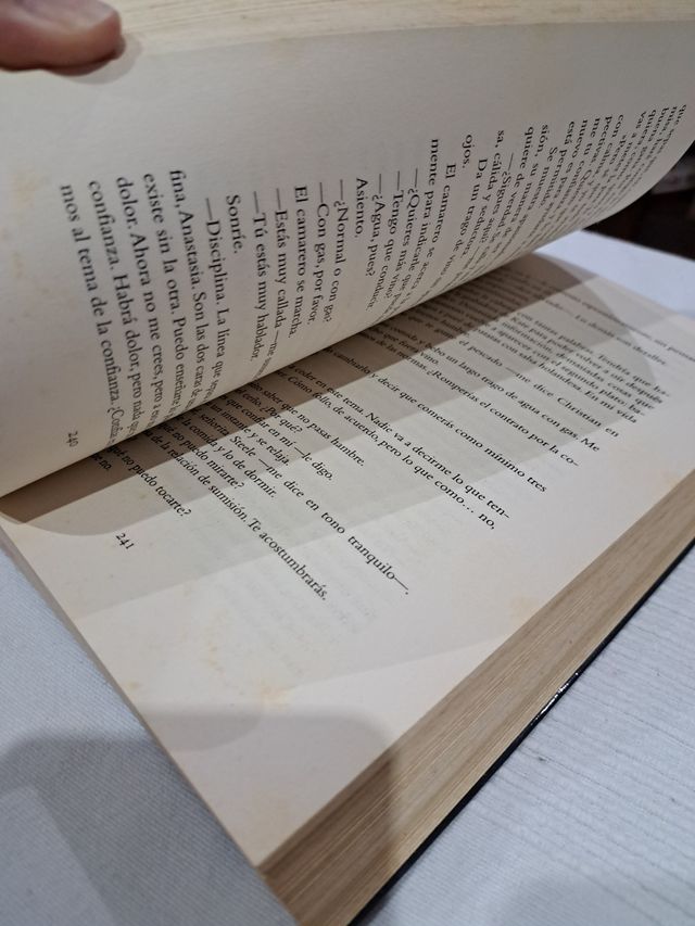 CINCUENTA SOMBRAS DE GREY