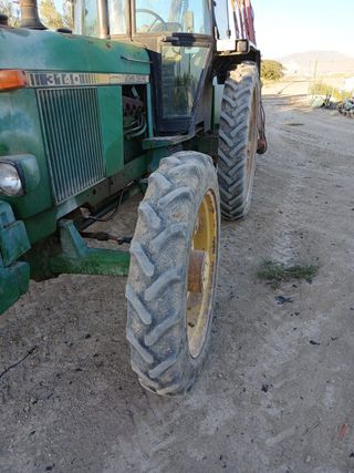 Tractor John Deere 3140