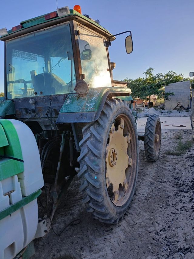 Tractor John Deere 3140