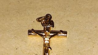 Cruz redonda con Cristo oro 18k 