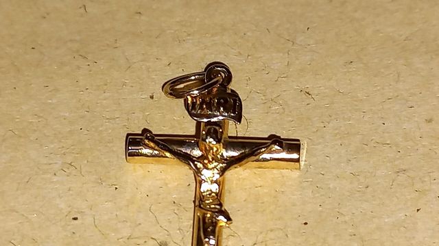 Cruz redonda con Cristo oro 18k