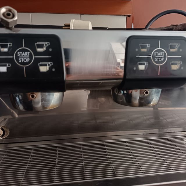 Cafetera profesional marca La címbali M24