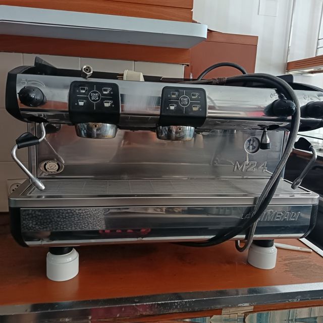 Cafetera profesional marca La címbali M24