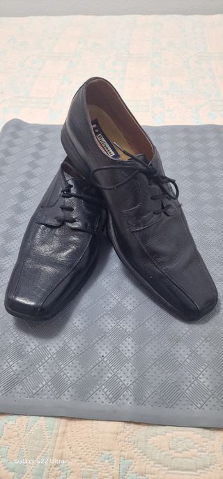 Zapatos negros de cuero