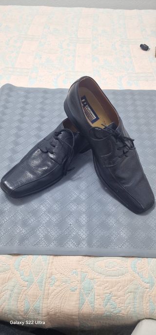 Zapatos negros de cuero