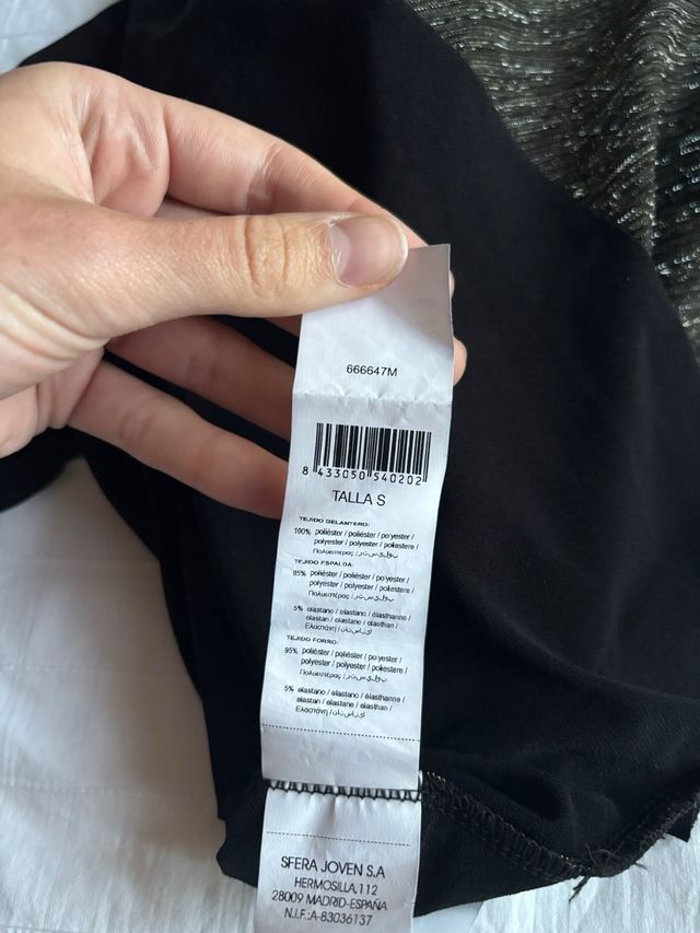 Top halter negro dorado y plateado de Sfera 