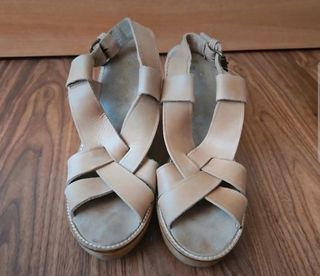 Sandalias cuña Mango beige