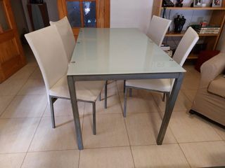 Mesa cristal y metal 4 sillas