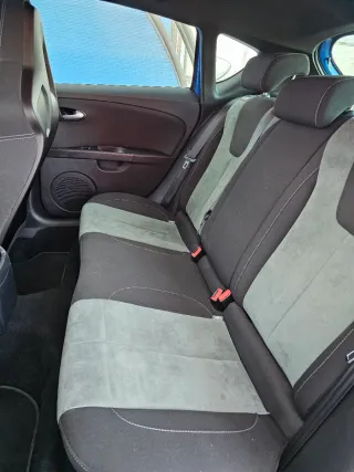 SEAT Leon Cupra R 2011