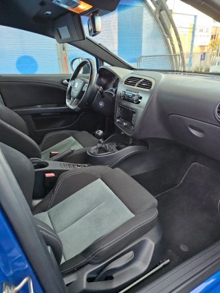 SEAT Leon Cupra R 2011