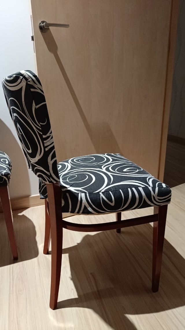 4 sillas comedor - Patas madera y con funda