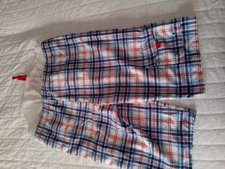Costume da bagno a quadri blu e rosso