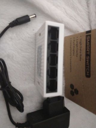Switch Red 5 puertos M1005F - Nuevo