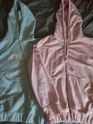 Sudadera levis. 15€ cada 1. Y mucha + ropa marca