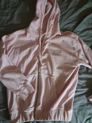 Sudadera levis. 15€ cada 1. Y mucha + ropa marca