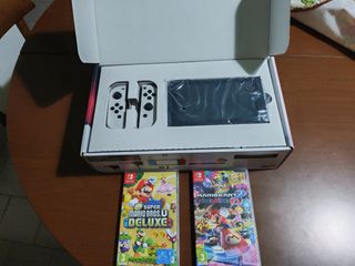 Nintendo Switch + 2 giochi Mario kart 8 e Mario De