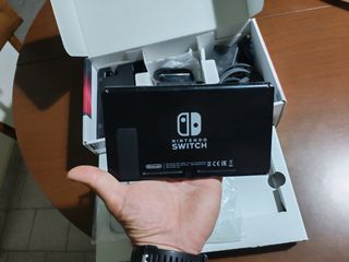 Nintendo Switch + 2 giochi Mario kart 8 e Mario De