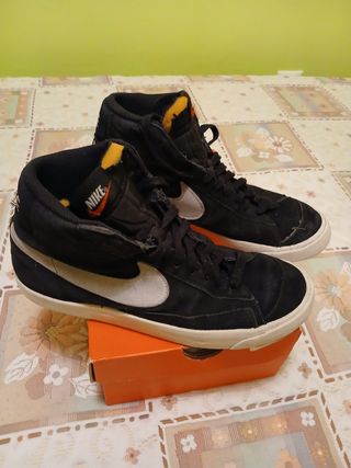 Nike Blazer Mid '77 - Negras