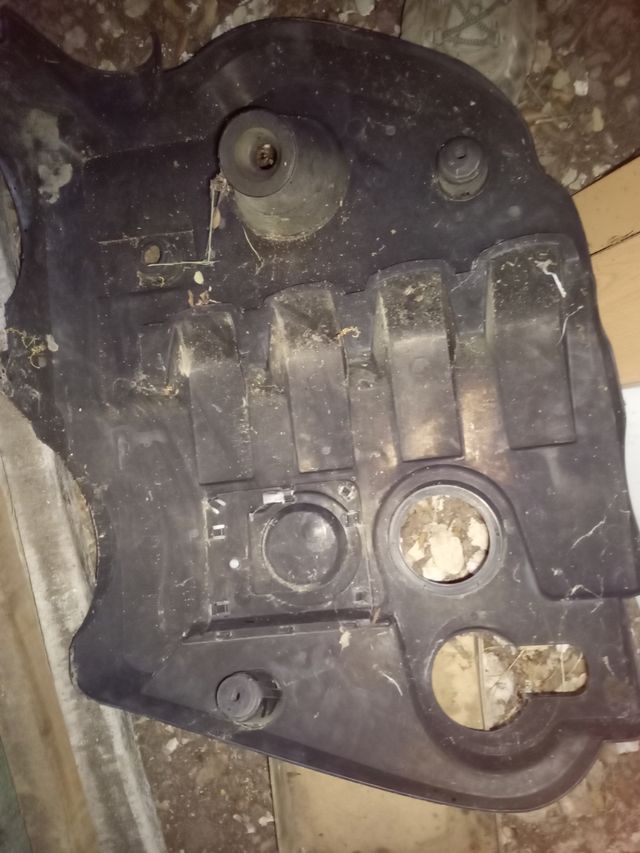 Tapa motor TDI VW (creo que es de un Passat)
