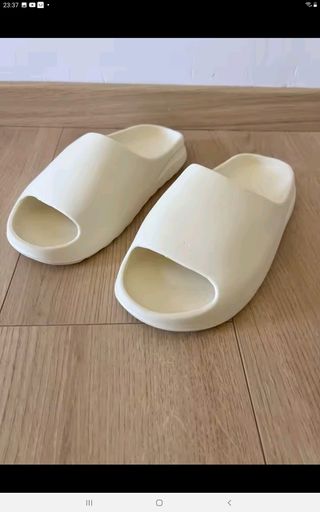 Chanclas beige cómodas