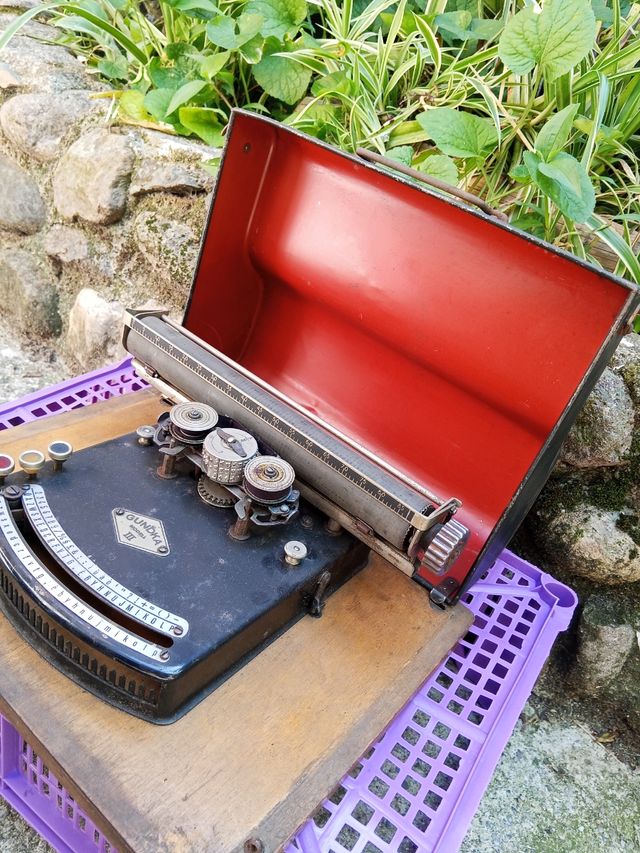 Macchina da scrivere 1920 Gundka III