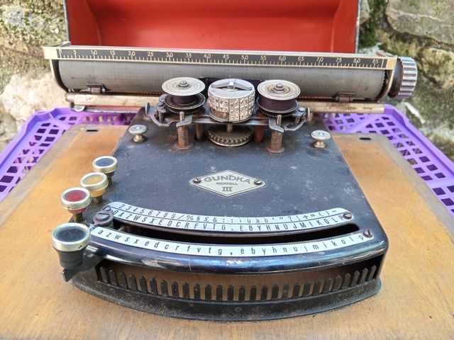 Macchina da scrivere 1920 Gundka III