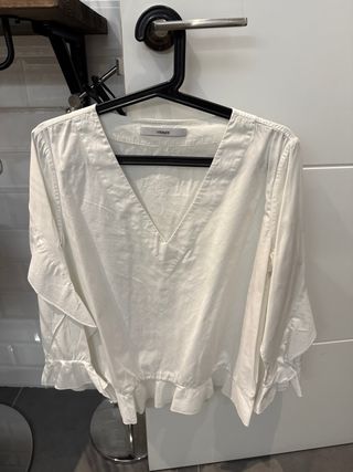 Blusa blanca Uterqüe, mangas volantes - Talla M