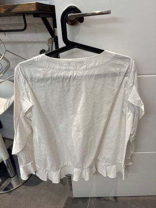 Blusa blanca Uterqüe, mangas volantes - Talla M