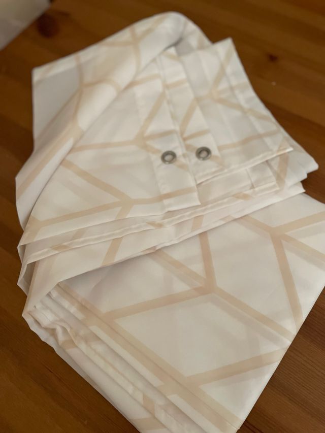 Cortinas de baño AmazonBasics beige