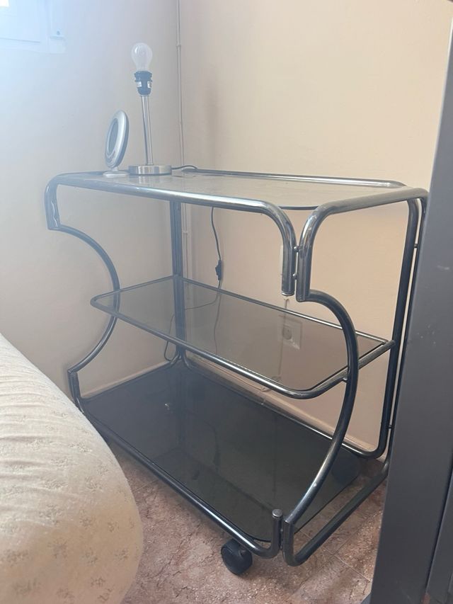 Mesa cristal c/ruedas - negra