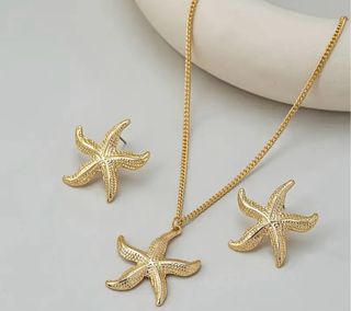 Collar y pendientes estrella mar dorado