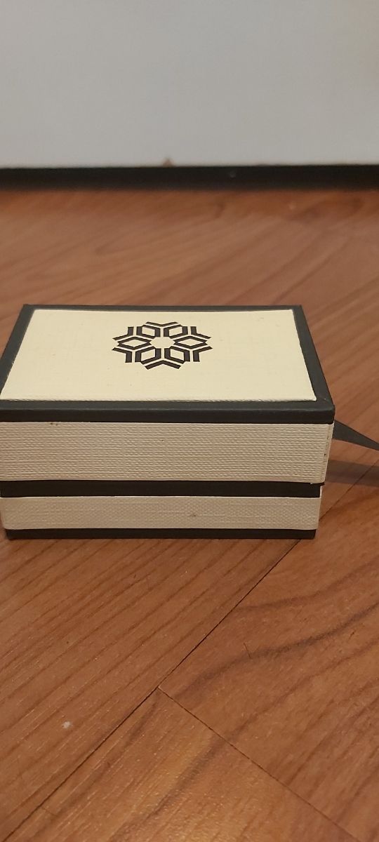 Yanes. Caja regalo Yanes - Beige y Negro