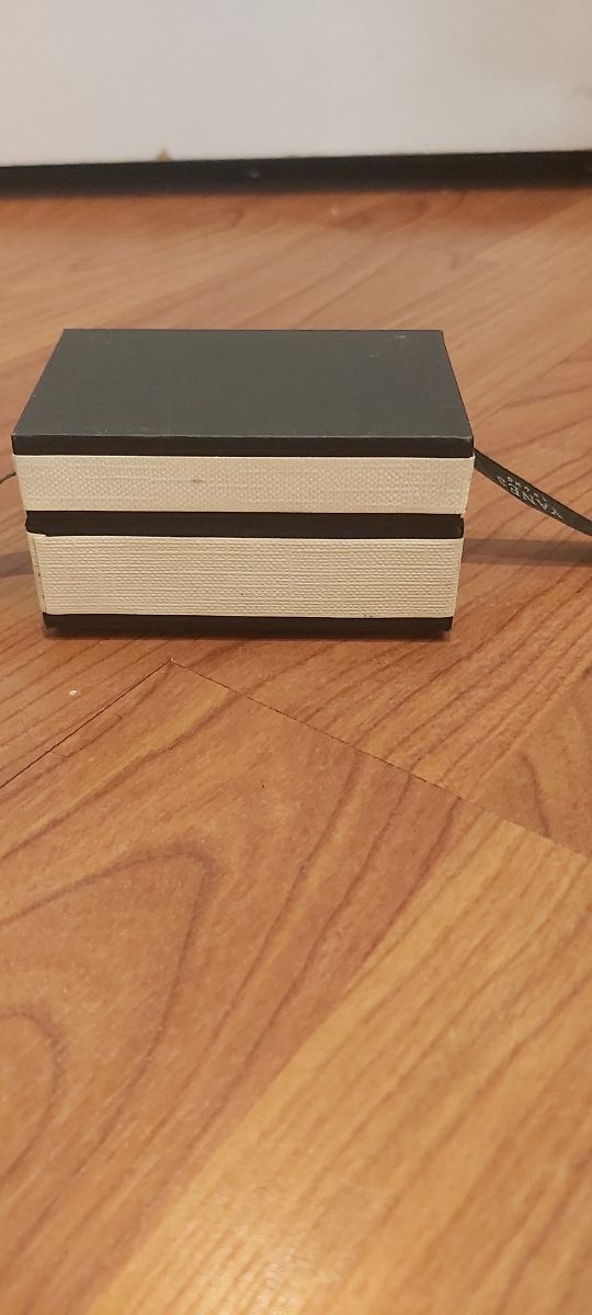 Yanes. Caja regalo Yanes - Beige y Negro