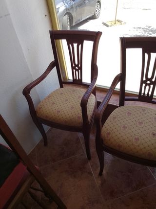 2 Sillas madera estilo clásico