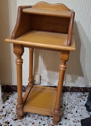 Mesita madera estilo antiguo