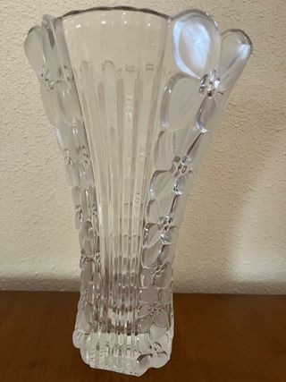 Jarrón de cristal transparente