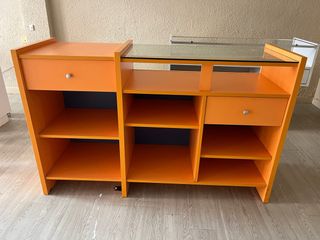 Escritorio mostrador naranja