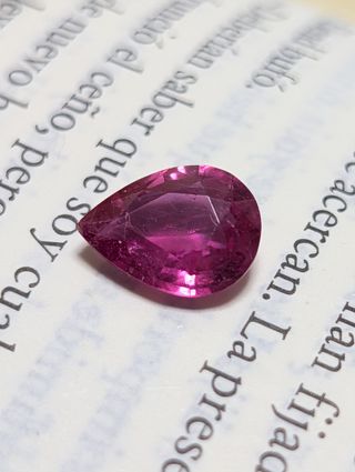 Rubíe natural rosa-rojo