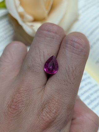 Rubíe natural rosa-rojo