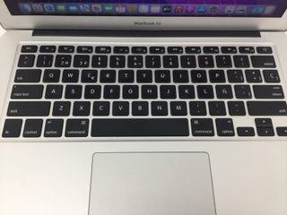 portatil apple apple macbook air core i5 1.8 13 (2017) (a1466)
