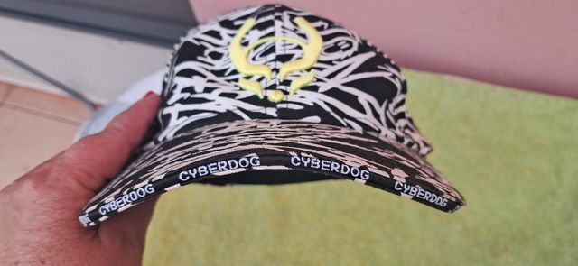 Gorra CYBERDOG - Negra y Blanca