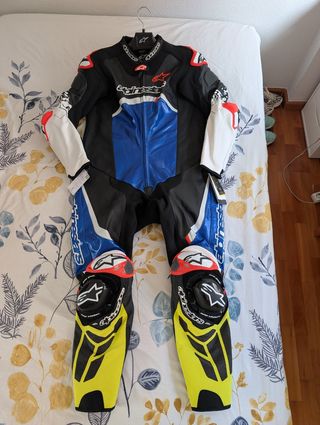 Mono Alpinestars GP Tech V4 - Talla 56