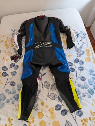 Mono Alpinestars GP Tech V4 - Talla 56
