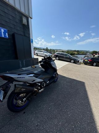 Yamaha TMAX 560 - Scooter