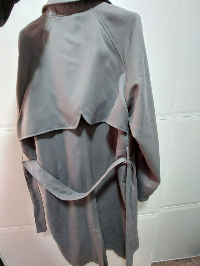 Gabardina larga gris Stradivarius